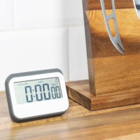 Krumble Digitale kookwekker met magneet en rubberen stootrand – Wit met grijs