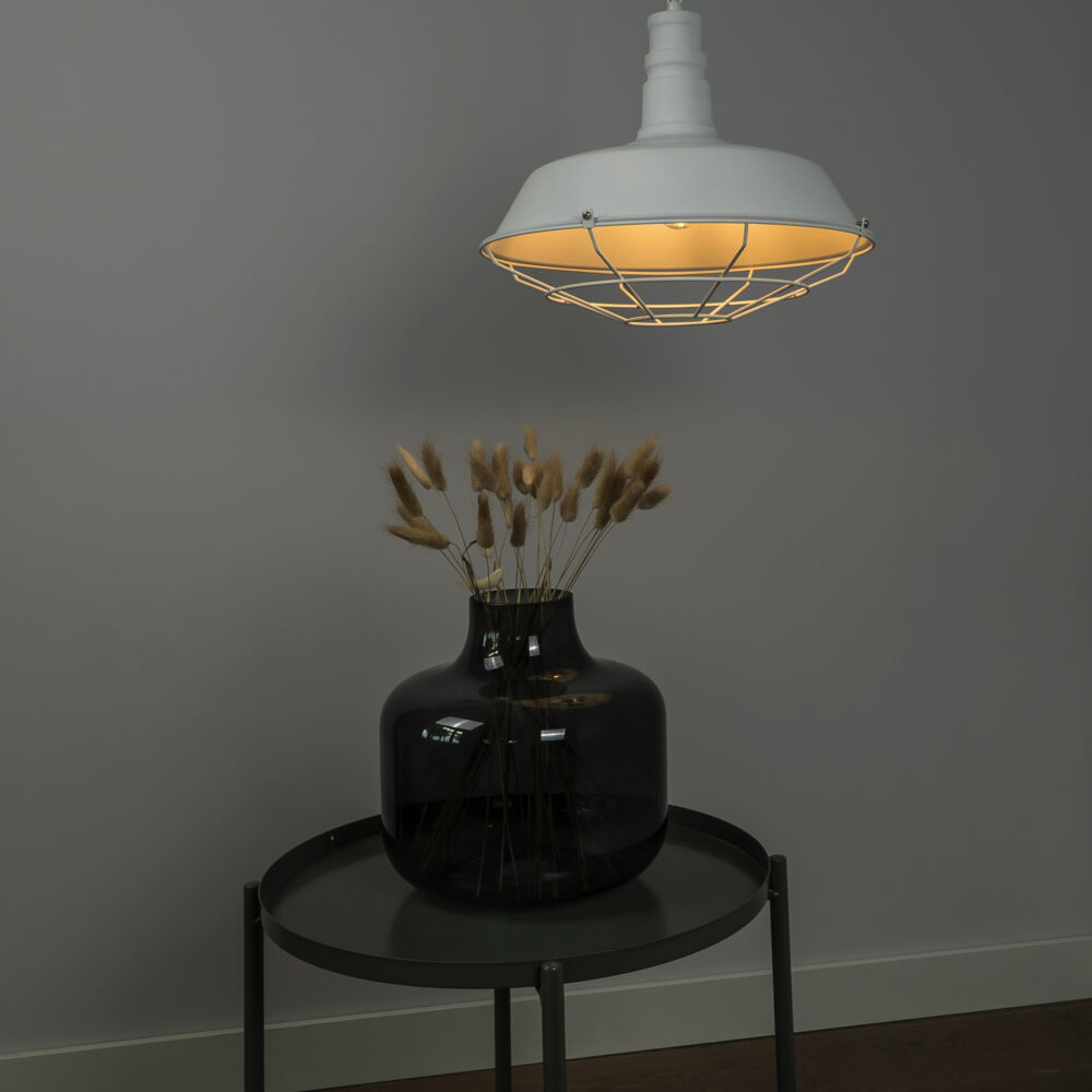 Witte lampen in landelijke stijl