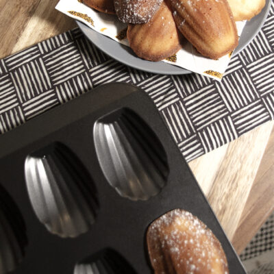 Krumble Madeleine bakvorm voor 12 stuks – Zwart