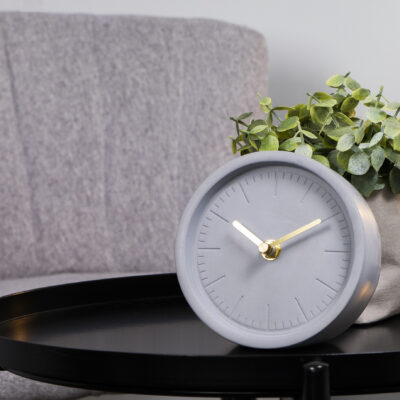 QUVIO Tafelklok – 5,8 x 13 x 13 cm – Beton