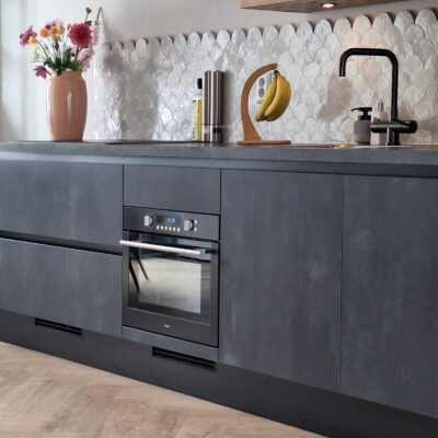 QUVIO Bananenhouder – 18 x 13 x 32 cm – Hout