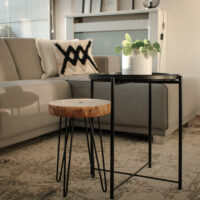 QUVIO Bijzettafel Marco – Metaal – 42 x 42 x 52 cm – Zwart