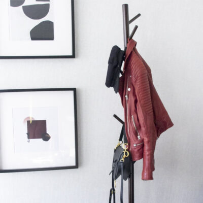 QUVIO Staande kapstok hout – 175 cm hoog – 8 ophanghaken – Bruin
