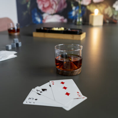 Aretica Whiskey glas – Houten onderzetter – 250 ml