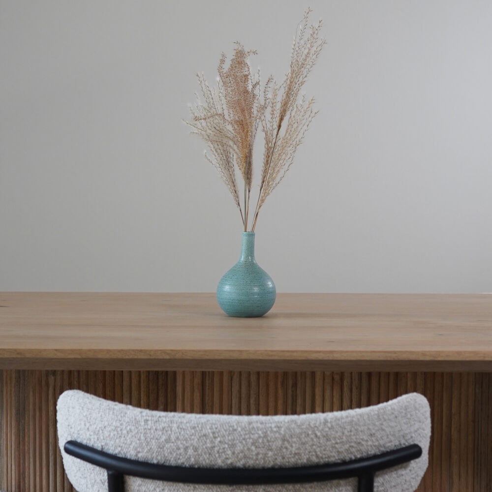 QUVIO Vaas bol met smalle hals – Keramiek – Lichtblauw