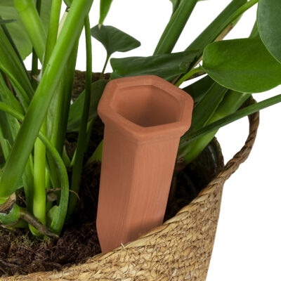 bewateringssysteem in een plantenmand