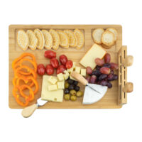 Kaasplanken met messen