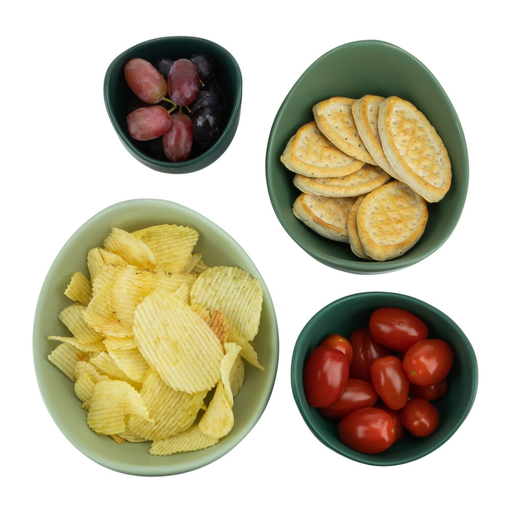 serveer kommetjes voor op tafel