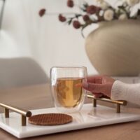 QUVIO Dienblad met gouden handvaten – 20 x 30 cm – Marmer