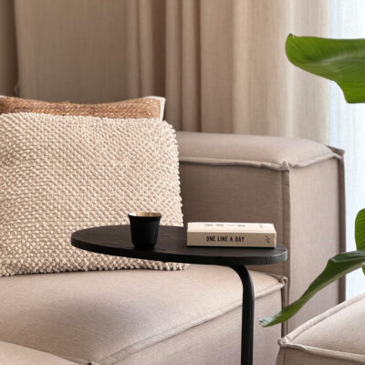 QUVIO Bijzettafel – Ovaal – Zwart