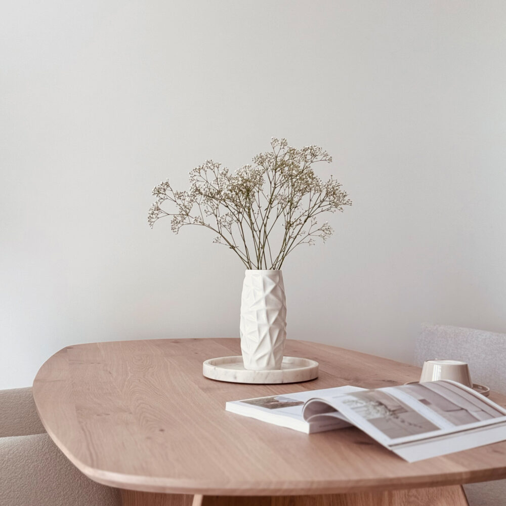 aardewerk-bloemen-vaasje-wit-droogbloemen