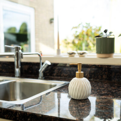 zeepdispenser wit quvio