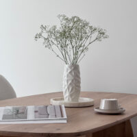 aardewerk-bloemen-vaasje-wit-droogbloemen