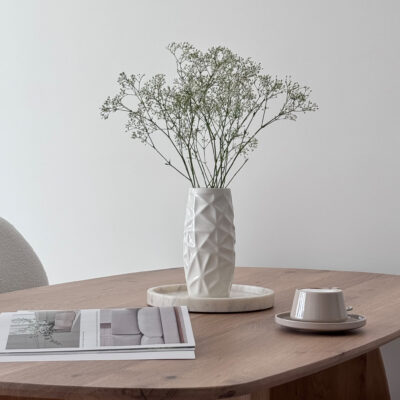 aardewerk-bloemen-vaasje-wit-droogbloemen