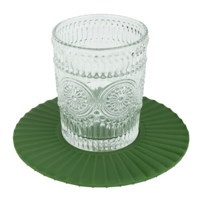 glas met groene siliconen onderzetter