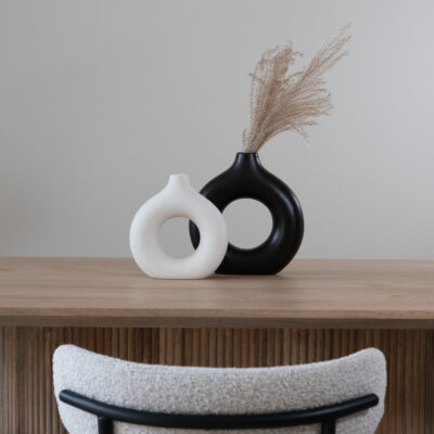 QUVIO Donutvaas – Rond – Keramiek – Gebroken wit – S