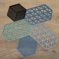 hexagon-lang-pannenonderzetters-zwart-blauw-groen-grijs