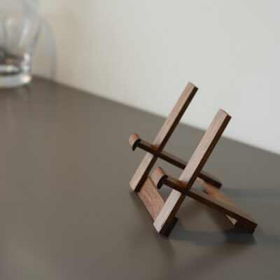 boekenstandaard-hout-donkerbruin