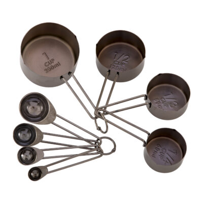 Maatcups en lepels zwart