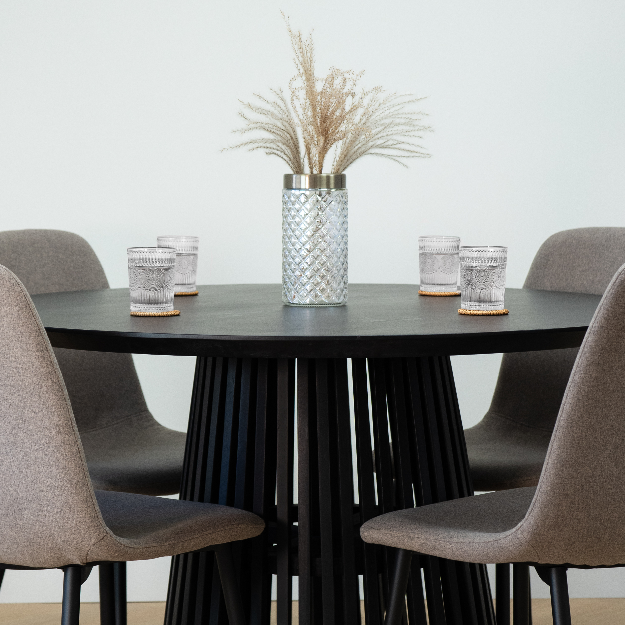 Lewis & Loft Eettafel Levi – Rond – FSC®-gecertificeerd mangohout – Ø120 cm – Zwart