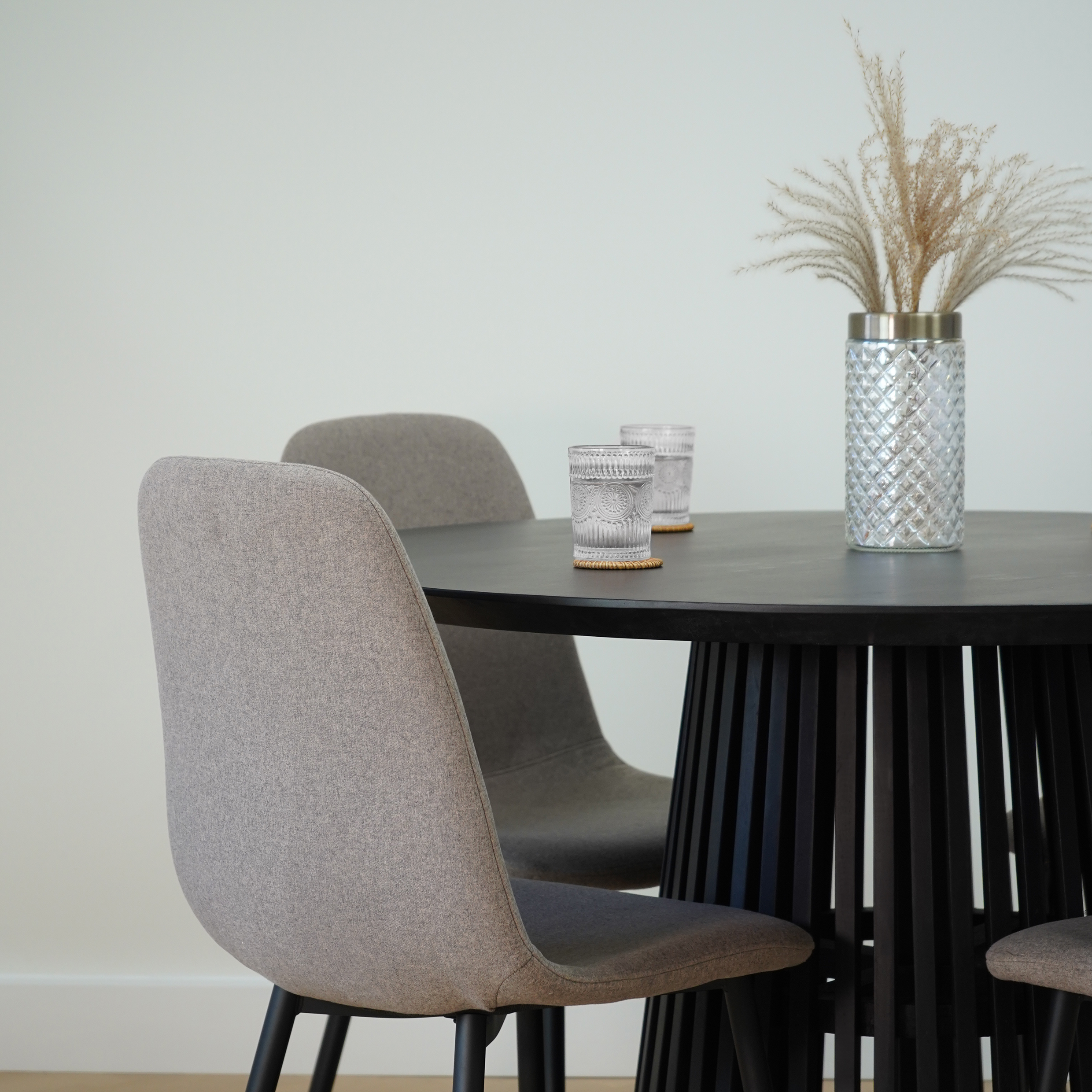 Lewis & Loft Eettafel Levi – Rond – FSC®-gecertificeerd mangohout – Ø120 cm – Zwart