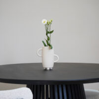 QUVIO Vaas met handvatten – Op 3 poten – Keramiek – Beige
