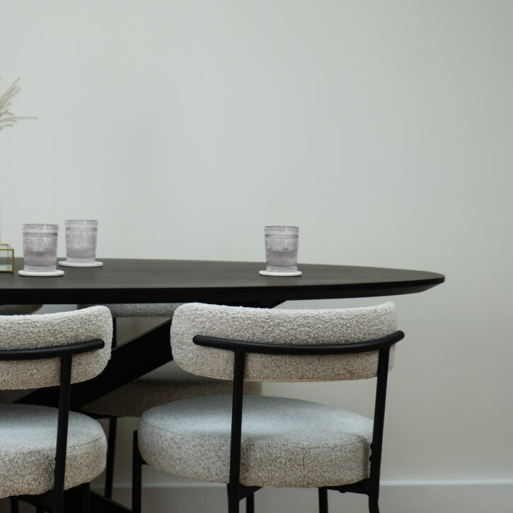 QUVIO Eettafel Sofia– Ovaal – 220×100 cm – Stalen kruispoot – FSC®-gecertificeerd mangohout –  Zwart