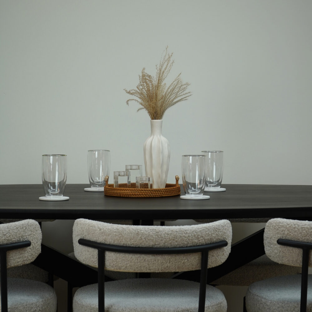 QUVIO Eettafel Sofia– Ovaal – 220×100 cm – Stalen kruispoot – FSC®-gecertificeerd mangohout –  Zwart