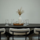 QUVIO Eettafel Sofia– Ovaal – 220×100 cm – Stalen kruispoot – FSC®-gecertificeerd mangohout –  Zwart