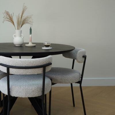 QUVIO Eettafel Sofia – Rond – Ø120 – Stalen kruispoot – FSC®-gecertificeerd mangohout – Zwart