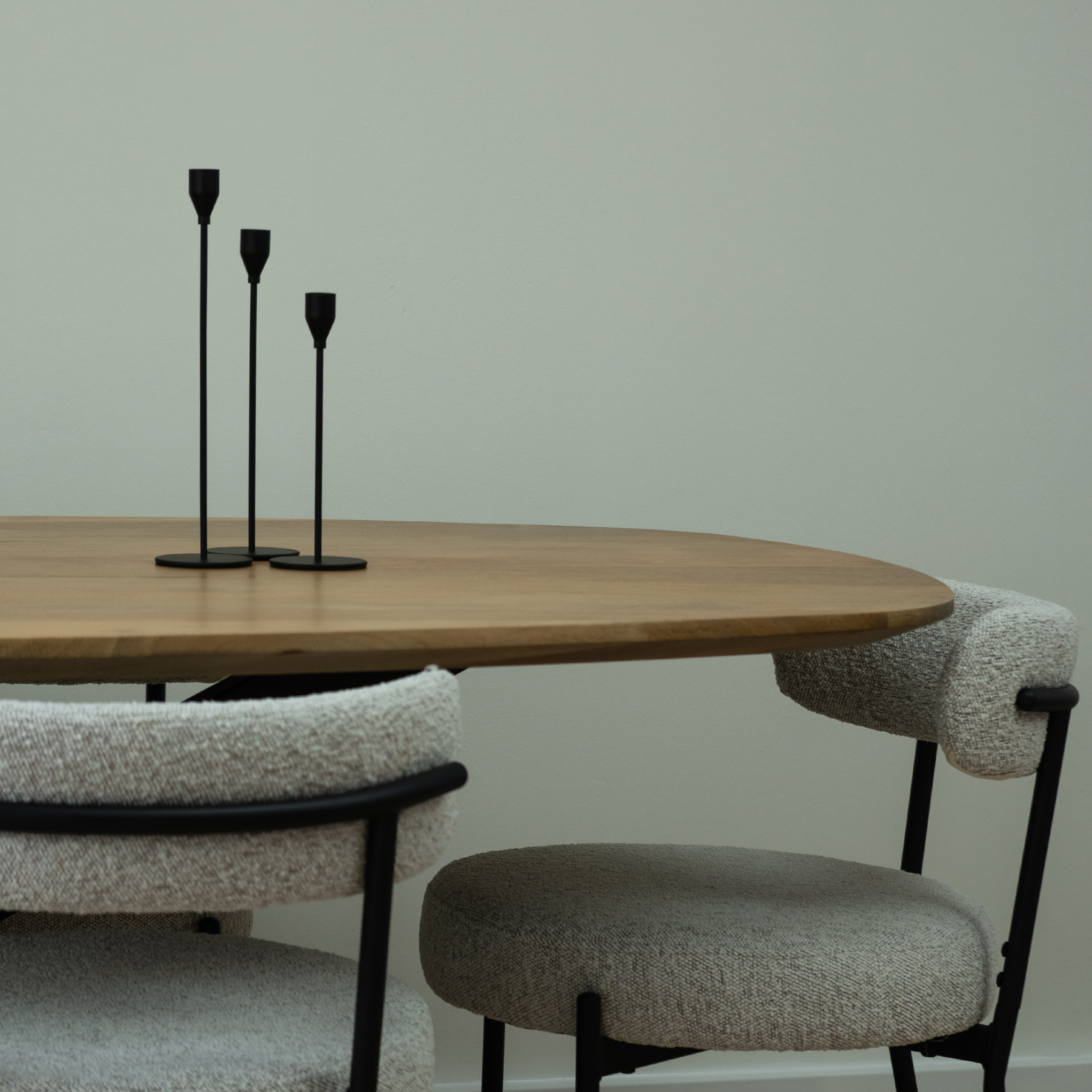 QUVIO Eettafel Sofia – Deens ovaal – 220×110 cm – Stalen kruispoot – FSC®-gecertificeerd mangohout – Naturel