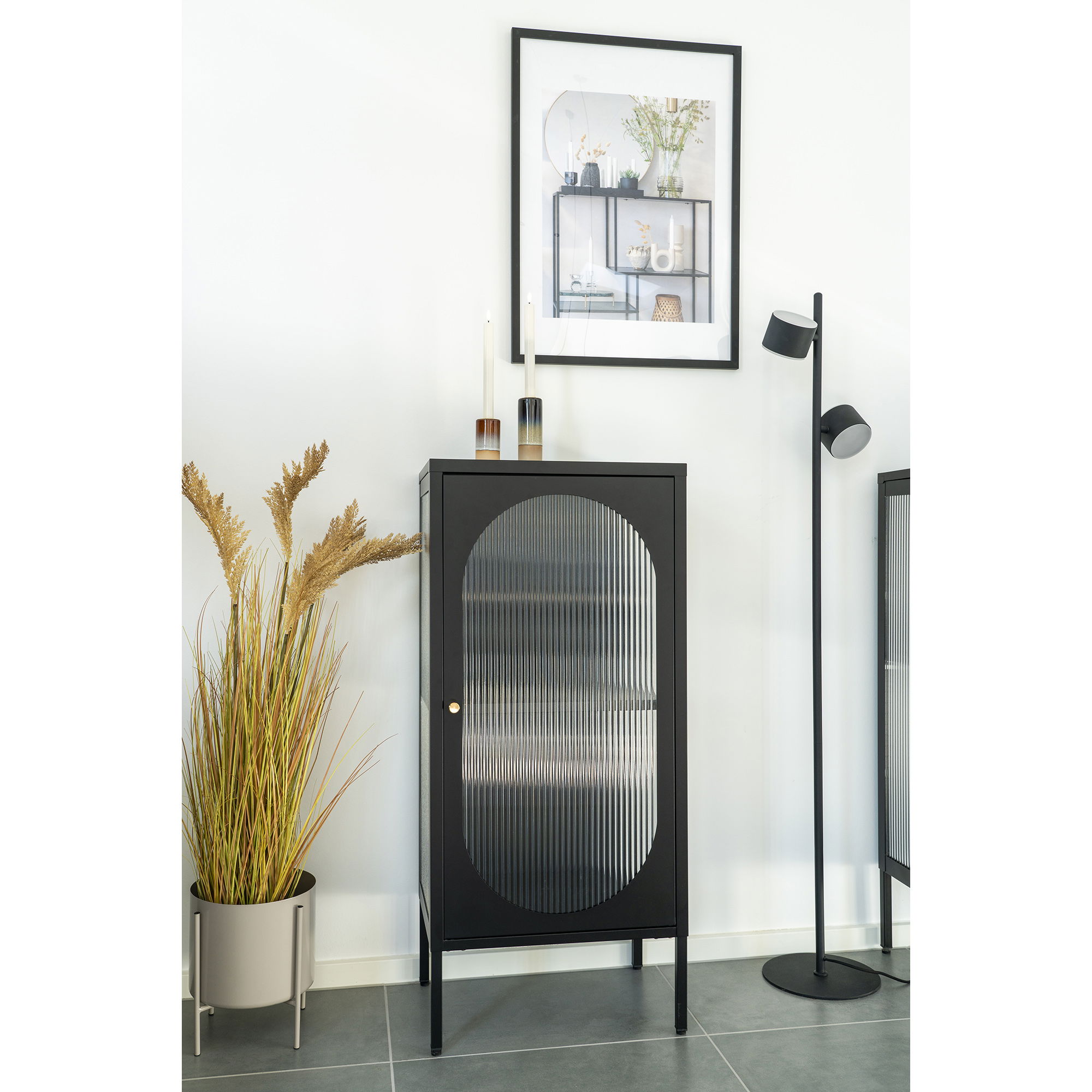QUVIO Wandkast Adelaide – Zwart Staal en Glas – 50x35x110 cm