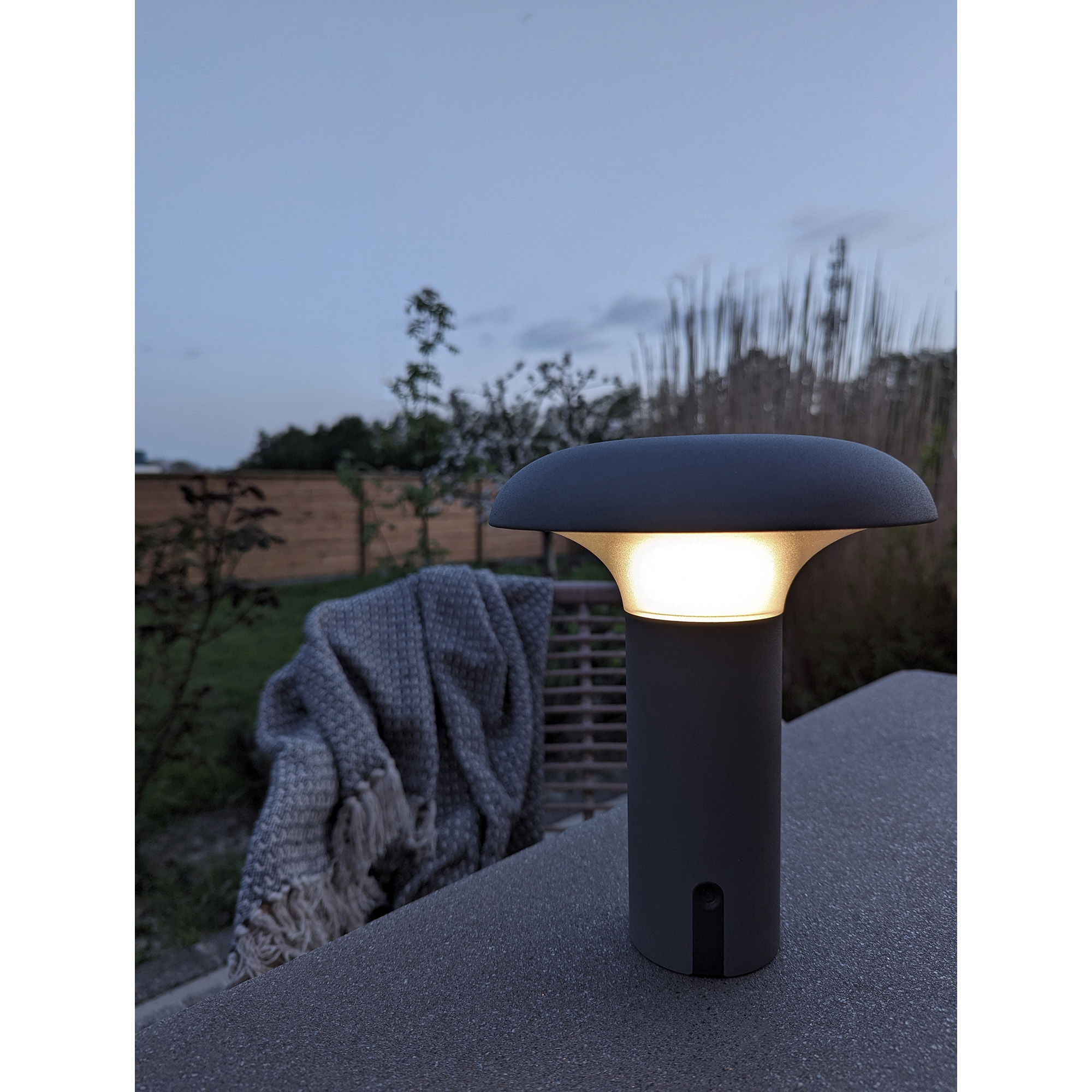 QUVIO LED Lamp – Stijlvol en Functioneel – Grijs – Oplaadbaar – 17x17x21 cm