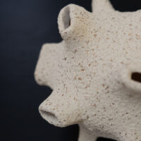 beige ornament, decoratief object, ornament, ornament beige, beige woonaccessoires, ornament van keramiek, decoratie, keramische ornament,