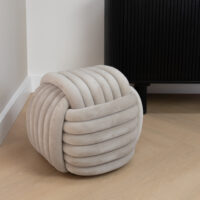 geknoopte beige poef, geknoopte poef, poef, knoopontwerp, poef beige, vierkante poef, beige poef, poefje, poef vierkant, - Sfeerafbeelding