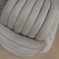 geknoopte beige poef, geknoopte poef, poef, knoopontwerp, poef beige, vierkante poef, beige poef, poefje, poef vierkant, - Sfeerafbeelding