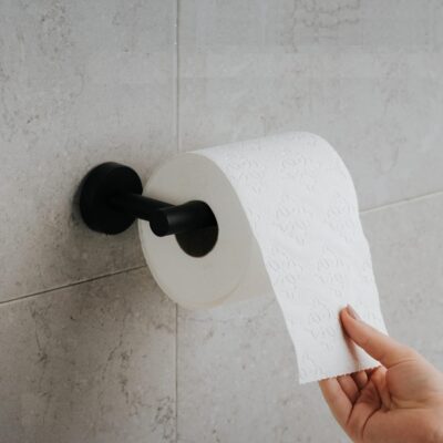 Zwarte toiletrolhouder afbeelding 8