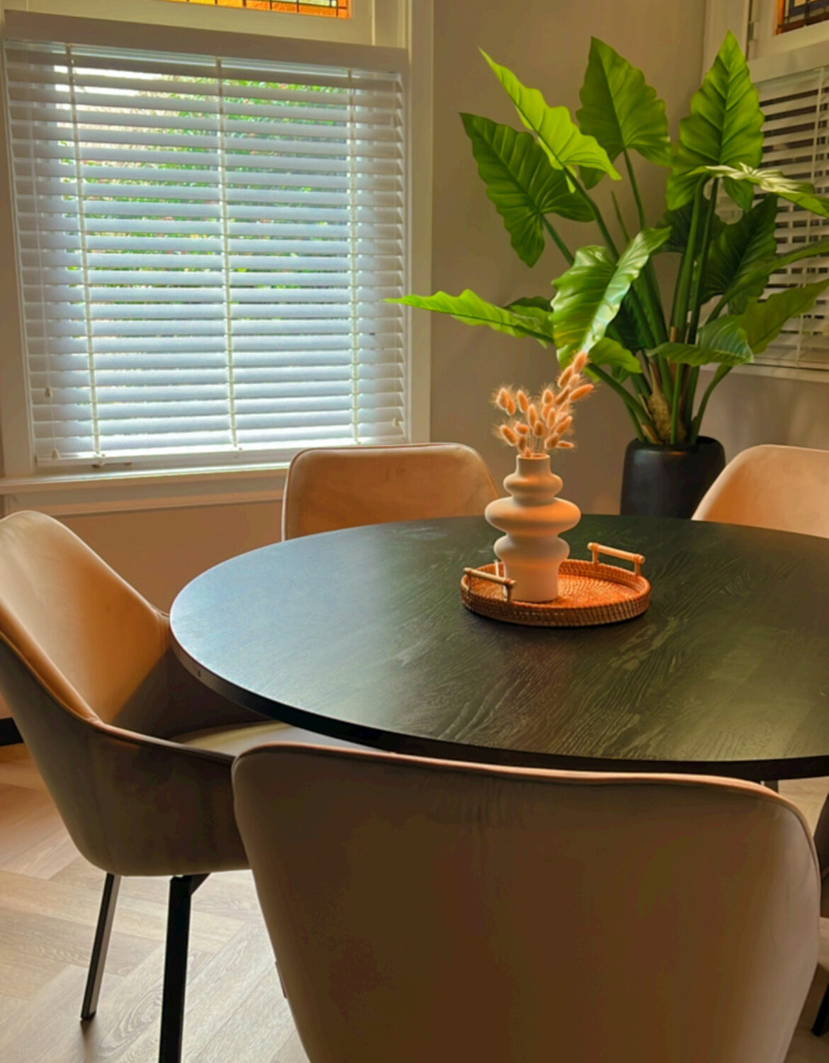 Binnenkijken bij Binky – Modern chique eetkamer