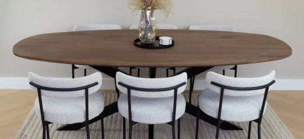 QUVIO Eettafel Sofia – Deens Ovaal – 220 x 110 cm – Stalen kruispoot – FSC® gecertificeerd mangohout – Bruin