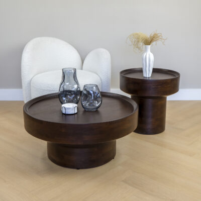 walnoot bruine salontafel, salontafel, ronde tafel, tafel, ronde salontafel, ronde salontafel in walnoot bruin mangohout, set sfeer