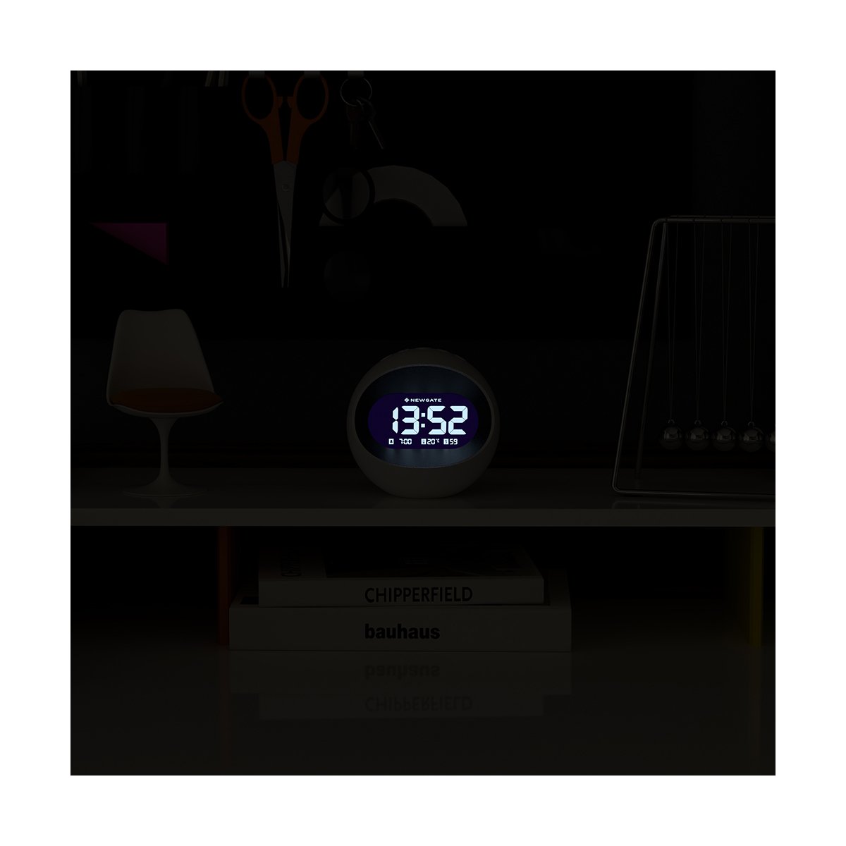Newgate Centre of the Earth LCD/COTE2 LCD-wekker in wit