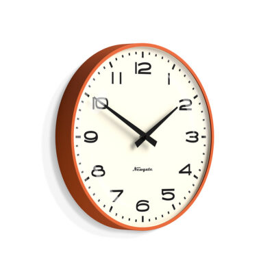 Newgate Radio City Wandklok – Pompoen Oranje – Nummers