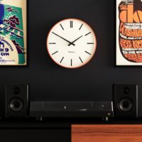Newgate Radio City Wandklok – Pompoen oranje – Lijnen