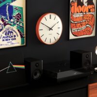 Newgate Radio City Wandklok – Pompoen oranje – Lijnen