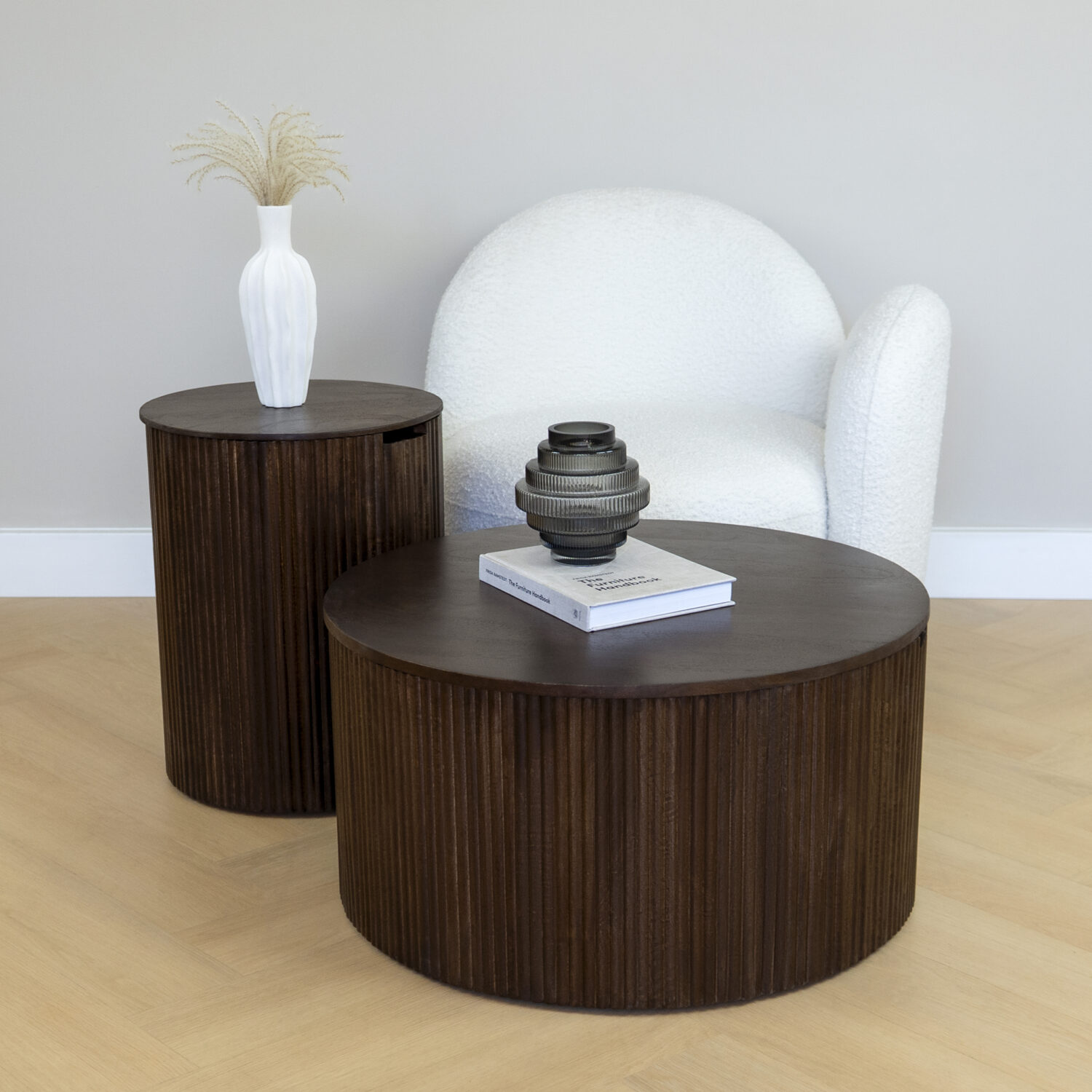 bruine ronde bijzettafel op homeliving