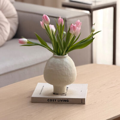 QUVIO Japandi vaas bolvormig keramiek – Gebroken wit – 21 cm