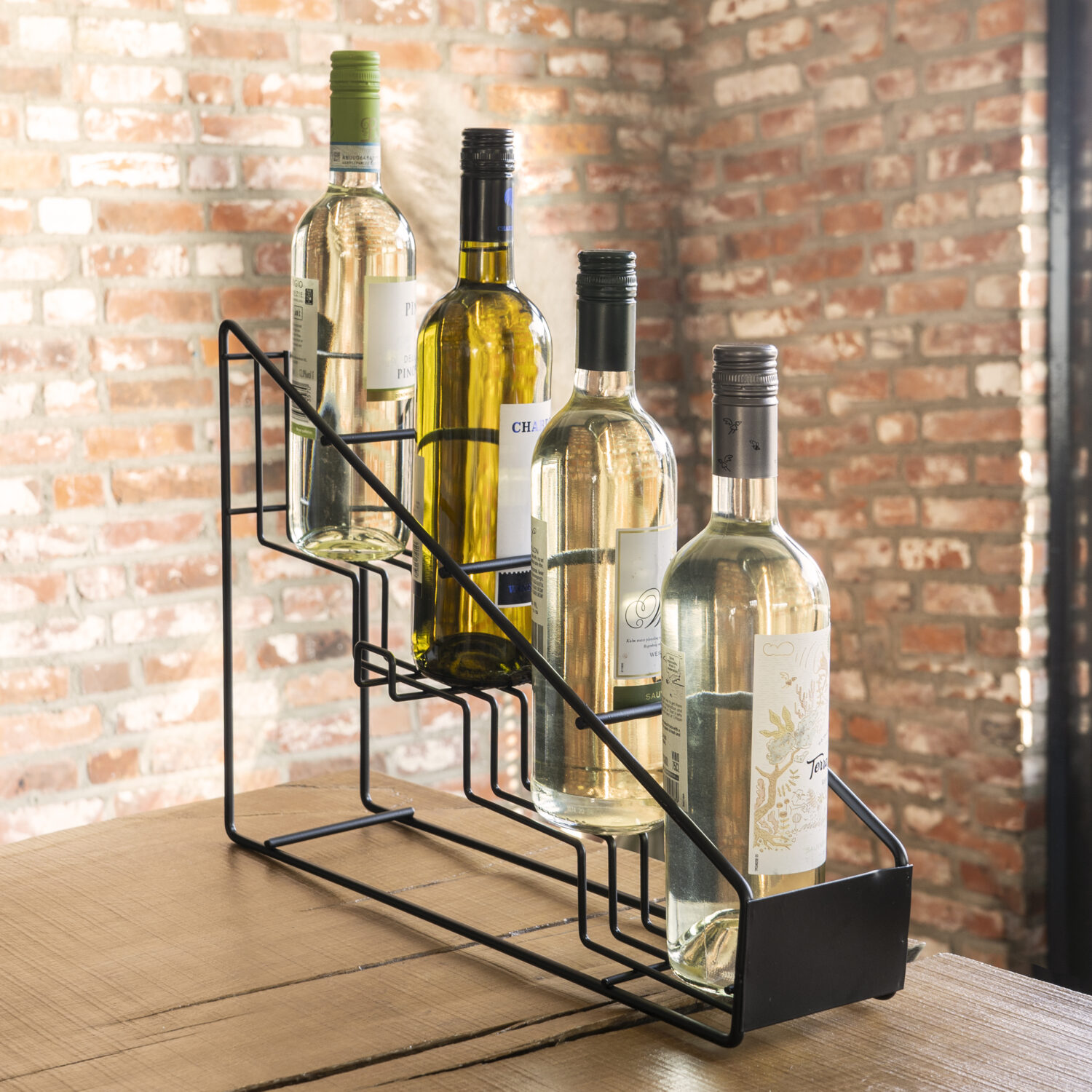 Zwarte metale flessenrek bij homeliving