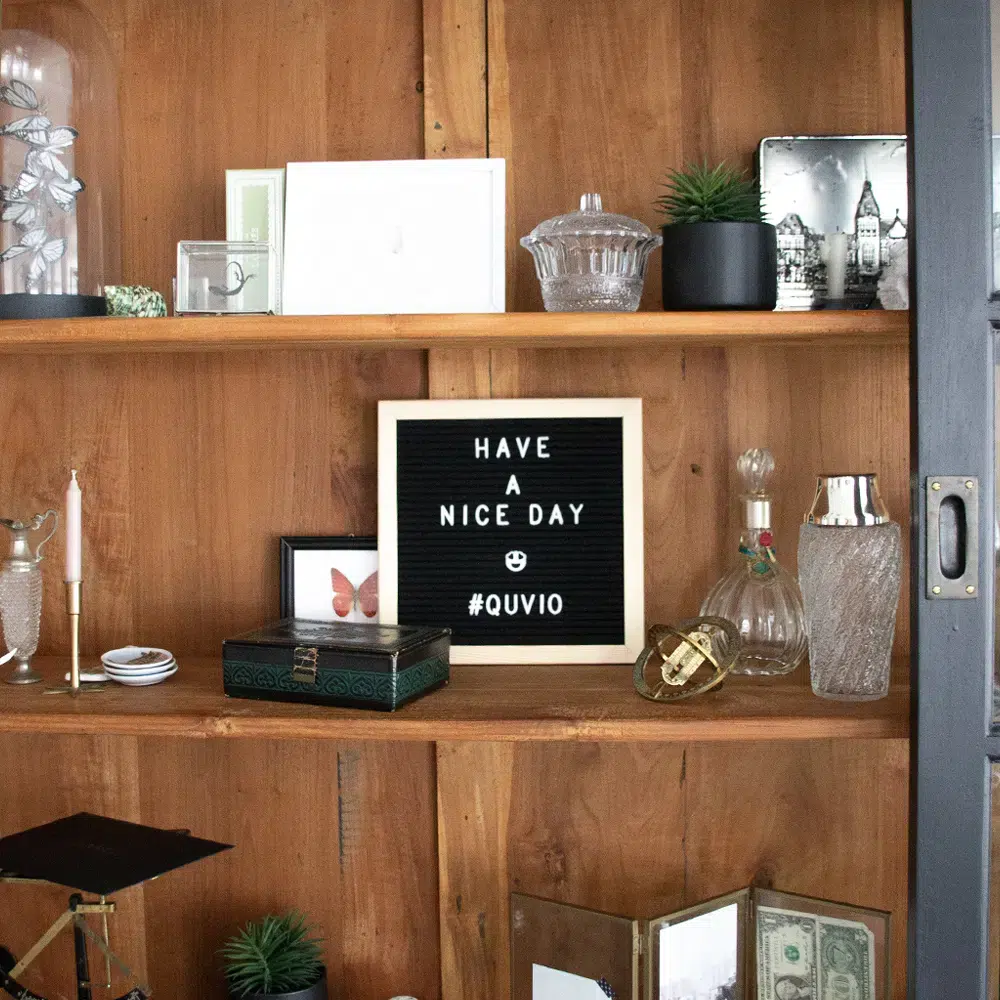 QUVIO Schaal op voet – Etagère – Metaal – Hout – 22×8 cm – Goud