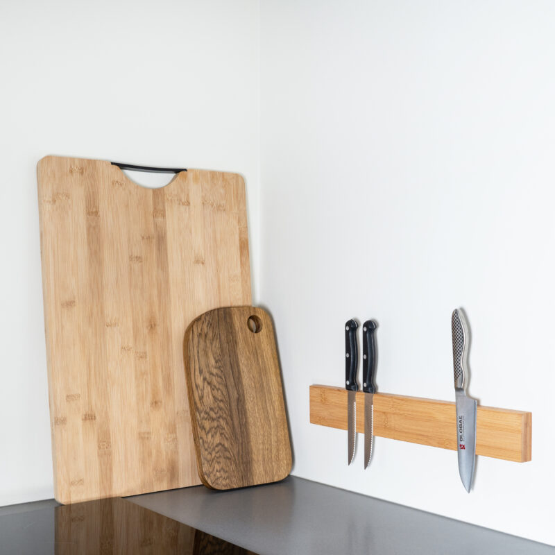 Houten magnetische messenhouder bij homeliving