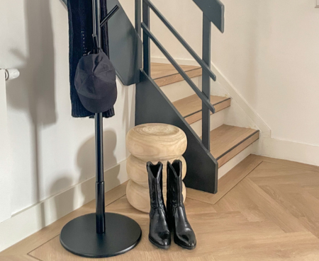 QUVIO Staande kapstok hout – 175 cm hoog – 8 ophanghaken – Zwart